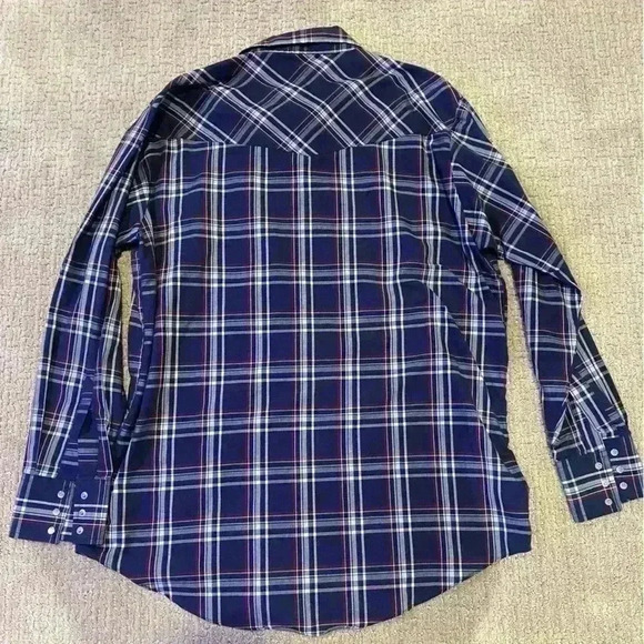 Plains Western Wear button shirt Size LT missing one snap - Picture 4 of 4